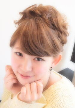 編み込みサイドアップヘアアレンジ　