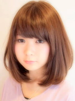 秋のやわらかふんわりストレートヘア｜秋色マロンベージュ