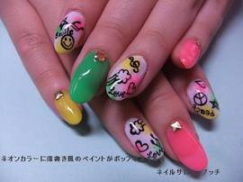 ネオンカラー×落書き風ネイル|Nail Salon Pucci