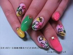 ネオンカラー×落書き風ネイル|Nail Salon Pucci
