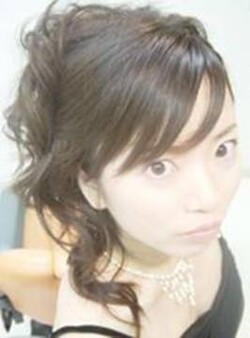 アシンメトリーなダウンスタイル|Veloce