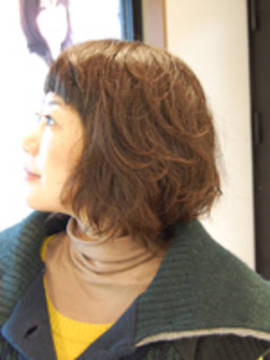 あいまいテイストのまわりとパッツリ前髪|Veloce