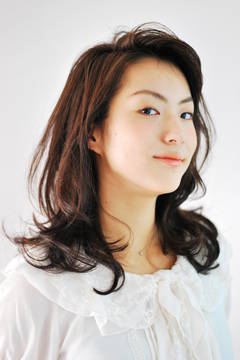 大人かわいいリラックスミディ