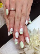 白ベース+ライトグリーンのフレンチ|Fils 苦楽園店