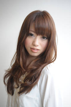 14 春夏にぴったりのロングヘアまとめ 大人 ナチュラルの流行スタイルを紹介 ビューティーパーク