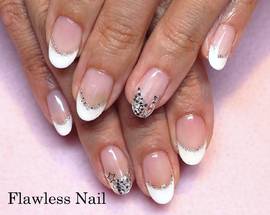 白フレンチポイントシルバー|Flawless　Nail