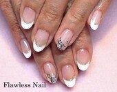 白フレンチポイントシルバー|Flawless　Nail