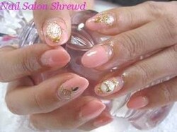 サーモンピンク＆ブローチ