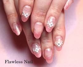パールピンクフレンチ×ホロフラワー|Flawless　Nail