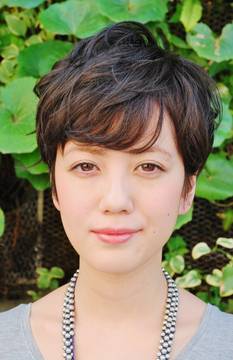 柔かなカール魅力を引出す上品なショート|Tasha