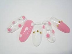 ホワイト&amp;ピンクドットネイル