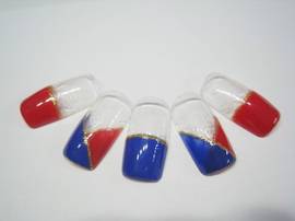 2色V字フレンチ|新宿 ネイルサロン＆ネイルスクール VIXIA