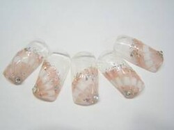 ピンクとホワイトのピーコックデザイン