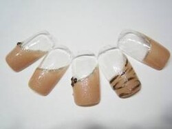 辛口ベージュ斜めフレンチ