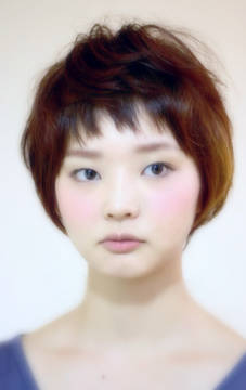 アシンメトリーカラー×ふんわりマッシュボブ