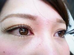 目尻長めを強調したデザイン|Juicy Eye 成増店