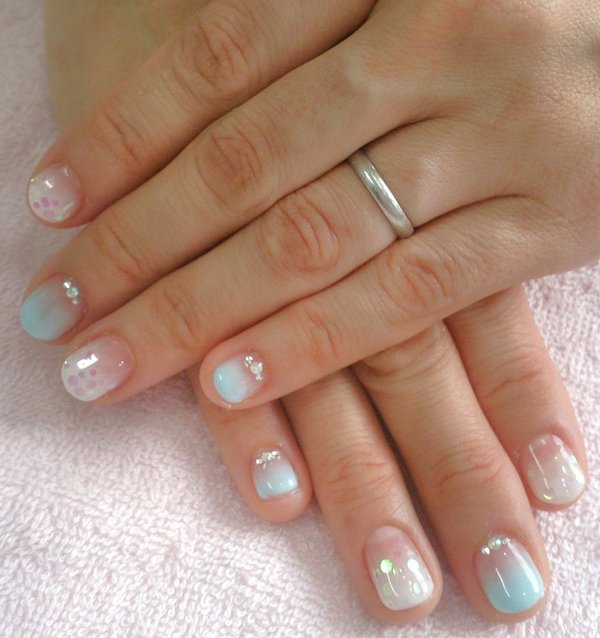 ホワイト×水色のグラデーション|Beauty salon Reir