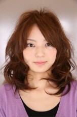 毛先が重めのボブスタイル！|and blue