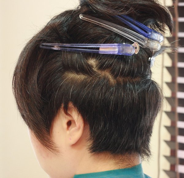 刈り上げと「後ろ滝川クリステル」の髪型|hair Qril