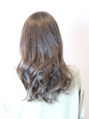 暗髪でもかわいいゆる巻きセミロング 103 Wiz 富里店 ウィズトミサトテン 千葉県 成田 の髪型 ヘアスタイルカタログ ビューティーパーク