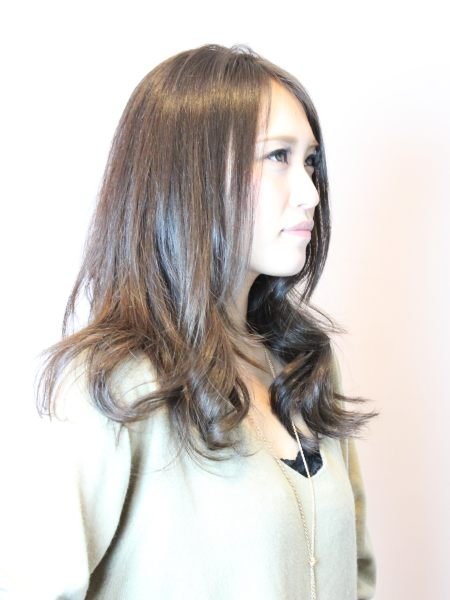 暗髪でもかわいいゆる巻きセミロング|Wiz-R 成田三里塚店　美容室