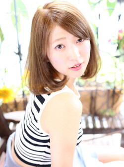 ミルクティー仕立てのワンカールフェミニンボブ