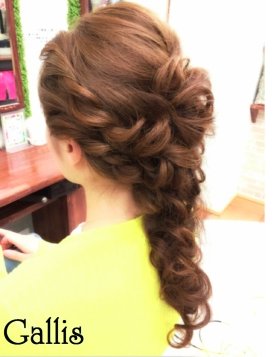 【Gallis】ルーズなねじり編み込みダウンアレンジ