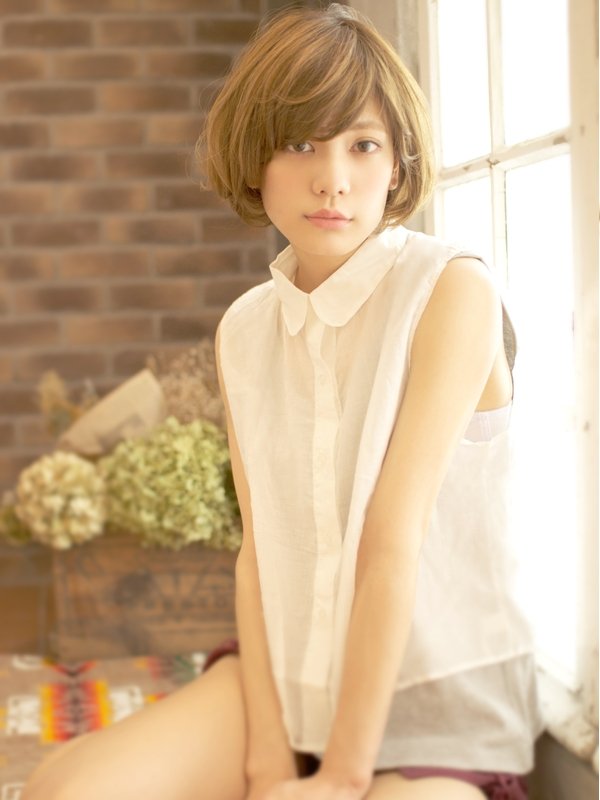 斜めバングで大人カワイイ！ルーズなナチュラルショートボブ☆|BEKKU hair salon