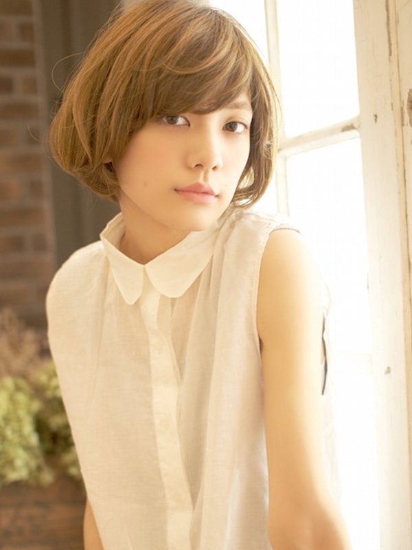 斜めバングで大人カワイイ！ルーズなナチュラルショートボブ☆|BEKKU hair salon
