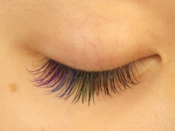 カラーエクステ（目尻グリーン・ブルー・パープル）|中目黒まつ毛エクステサロン専門店～or LATTe～