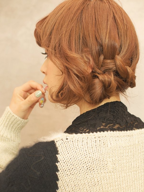 アシンメトリー編み込みスタイル☆パーティーや結婚式二次会に！|BEKKU hair salon