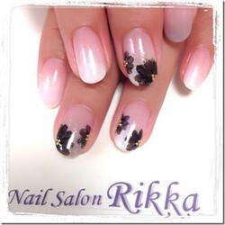 シックなフラワーネイル|Nail  Salon Rikka
