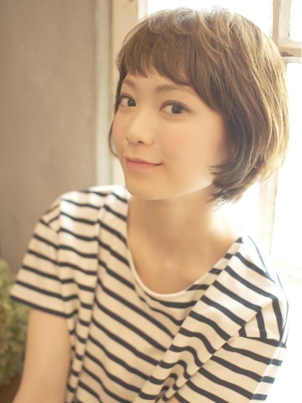 メリハリ効かせたローライトで小顔！なショートボブ♪|BEKKU hair salon