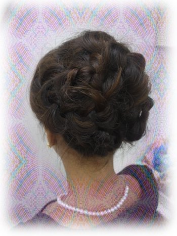 最近大流行の編み込みのまとめ髪は　カワイイくて女子っぽいんです～!(^^)! |PAM hair