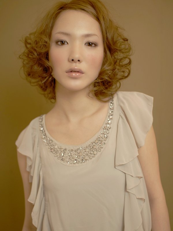 ナチュラルに、ちょっぴりモードなソフトスパイラルスタイル☆|BEKKU hair salon