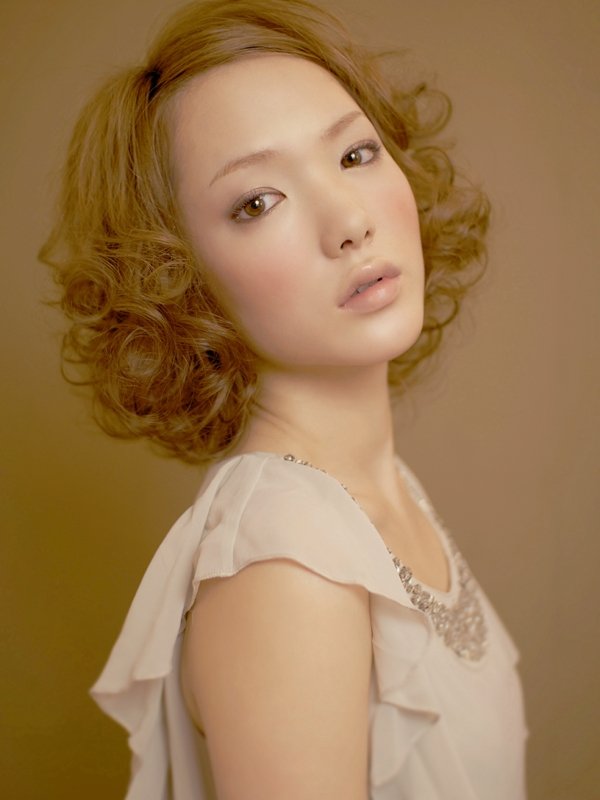 ナチュラルに、ちょっぴりモードなソフトスパイラルスタイル☆|BEKKU hair salon