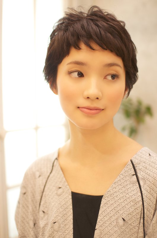 黒髪が上品な大人マニッシュショート|BEKKU hair salon