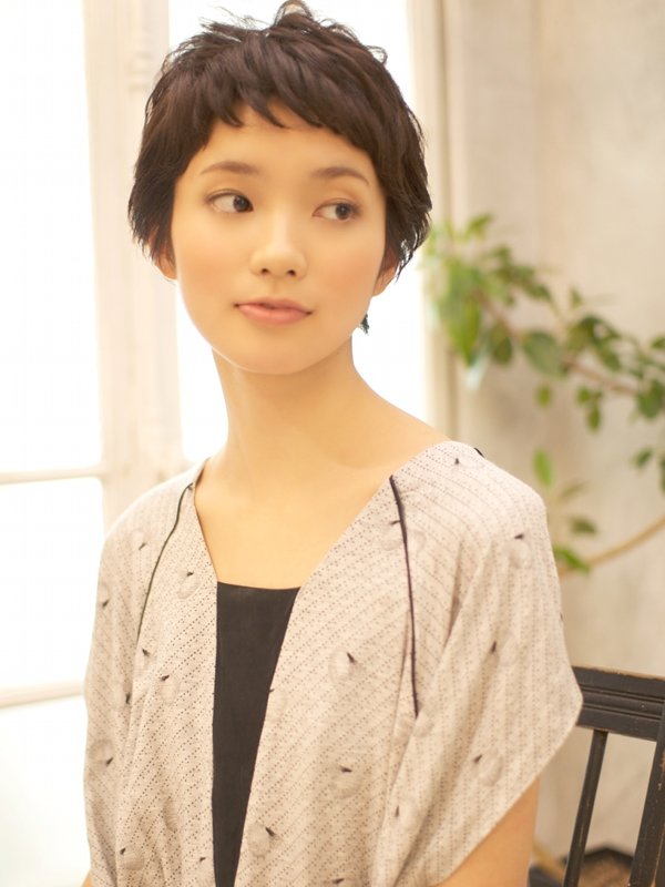 黒髪が上品な大人マニッシュショート|BEKKU hair salon