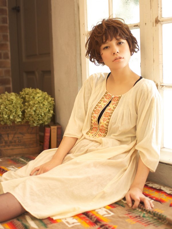 くせ毛風ニュアンスカールが可愛い大人ショートボブ☆ |BEKKU hair salon