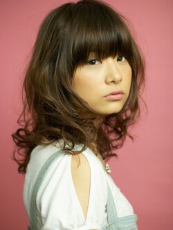 毛先の弾む柔らかさがポイントのドーリーヘア☆ 