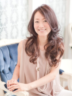 【Le'vie】大人黒髪ロング×海外セレブ風カール☆|Hair Lounge Le'vie