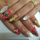 カラフルライン＋ビジューネイル|LUCK