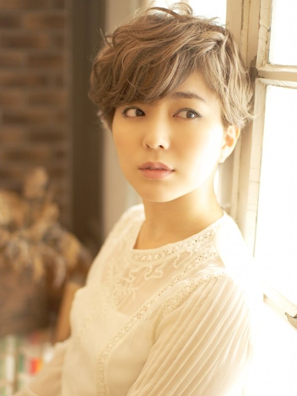 透け感と柔らかさ自然体フェミニン大人可愛いショート|BEKKU hair salon