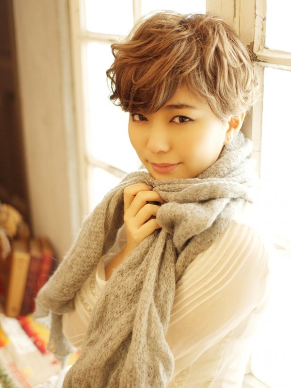 ラフなウェーブでフェミニンな大人可愛いショート♪|BEKKU hair salon