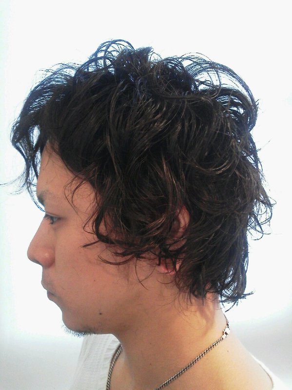 遊び心あふれる無造作セクシーウェーブ|DEUCE Hair Makes