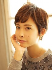 フェミニンもカジュアルも合うナチュラルショートヘア|BEKKU hair salon