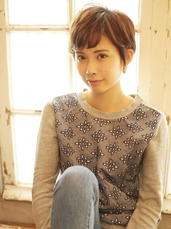 フェミニンもカジュアルも合うナチュラルショートヘア|BEKKU hair salon