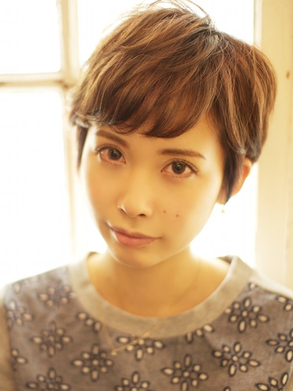 フェミニンもカジュアルも合うナチュラルショートヘア|BEKKU hair salon