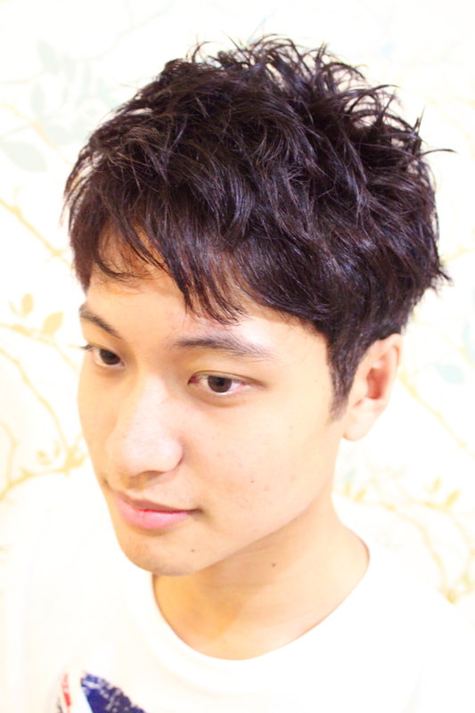 くせ毛を活かしたパーマ風ショートスタイル|voler