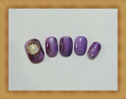 縦ピーコックイニシャルネイル